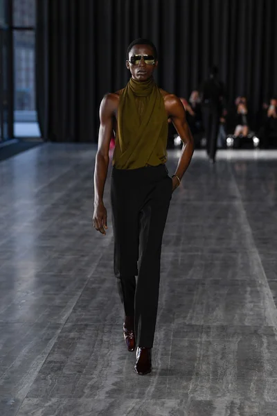 Look 30